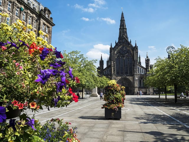 Glasgow Cathedrals crypt was used in season two of Outlander as the inside of the LHopital des Anges.